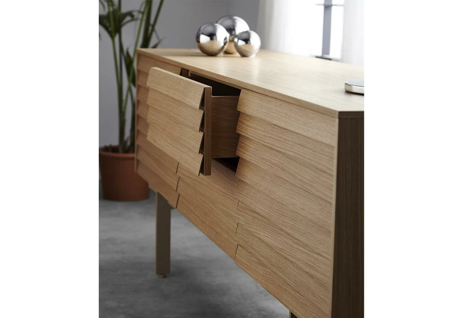 Sussex Sideboard, 177, 2000 6 Sussex Sideboard, 177, 2000 - Image 4